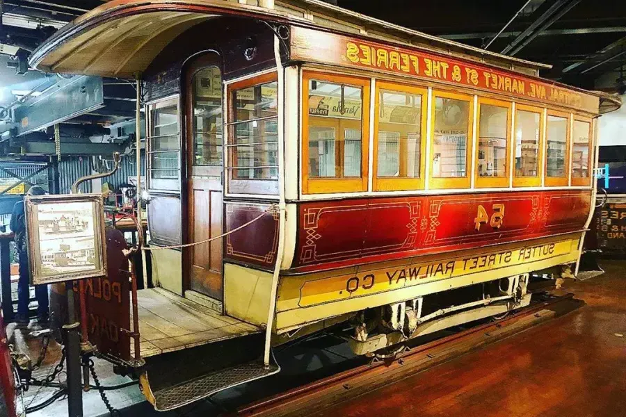 샌프란시스코 缆车 博物馆에 전시된 빈티지 缆车.