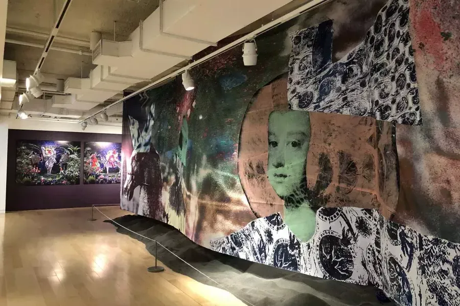在非洲散居侨民博物馆的展厅里可以看到一幅大型壁画。. San Francisco, Californie.